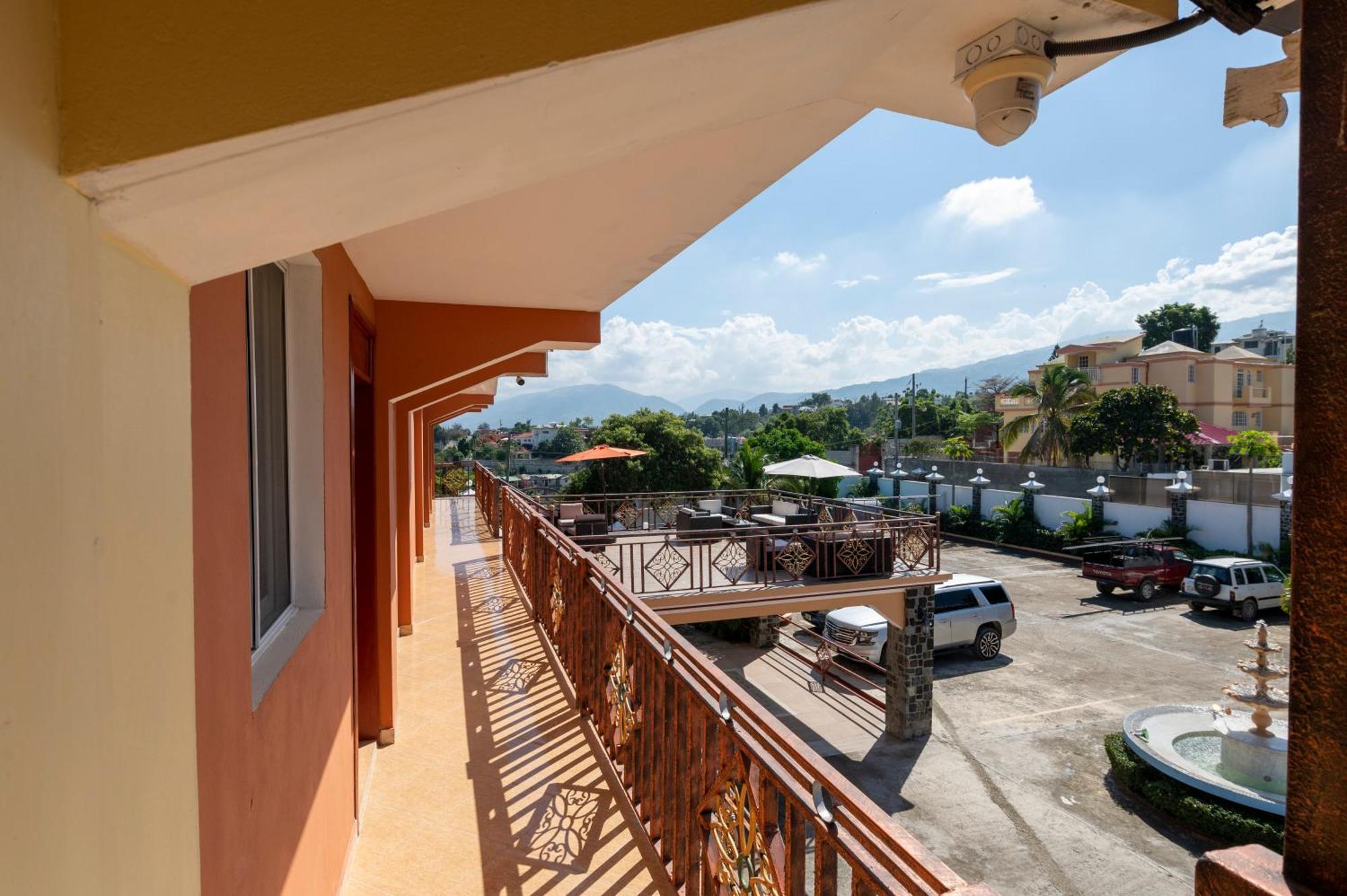 Vivy Hill'S Hotel Port-au-Prince Luaran gambar